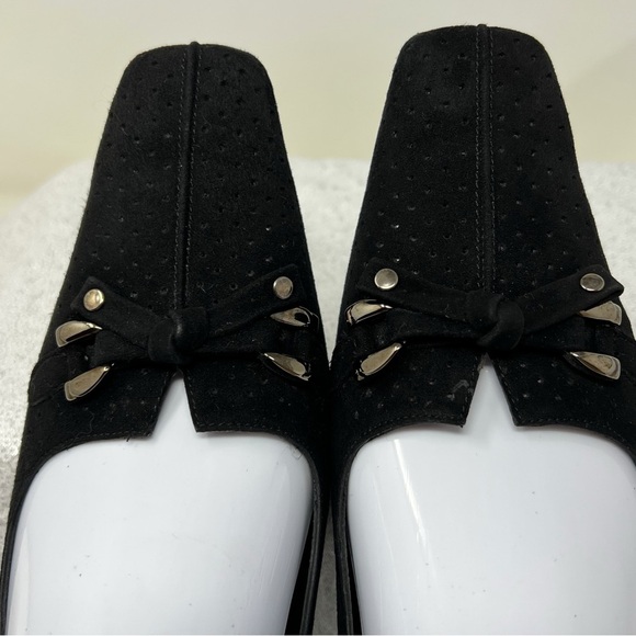 Stuart Weitzman Suede perforated kitten heel shoes size 9 women's - Picture 10 of 16